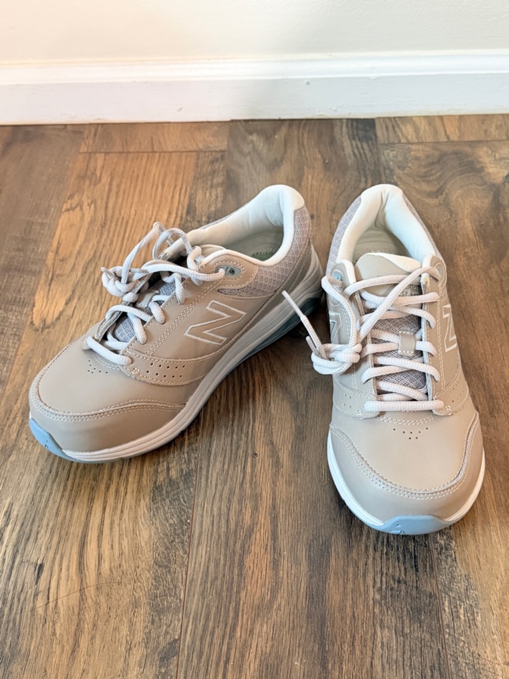 New Balance Light Beige Lace-Up Walking Sneakers for wide feet size 7.5 women